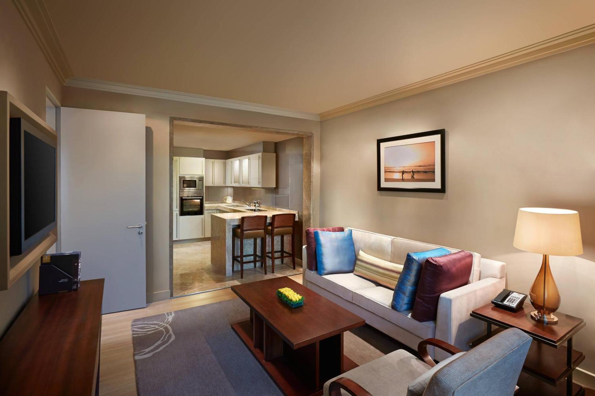 Itc Grand Chola, A Luxury Collection Hotel, Chennai Esterno foto A living room at a Hilton Grand Vacations Club resort